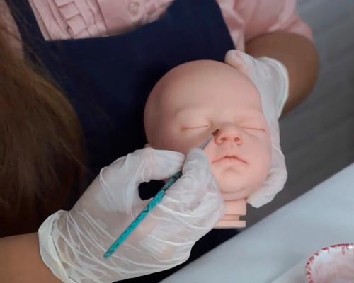 A História dos Bebês Reborn: Da Simulação Médica ao Mundo da Arte! -  Deborarebornkids